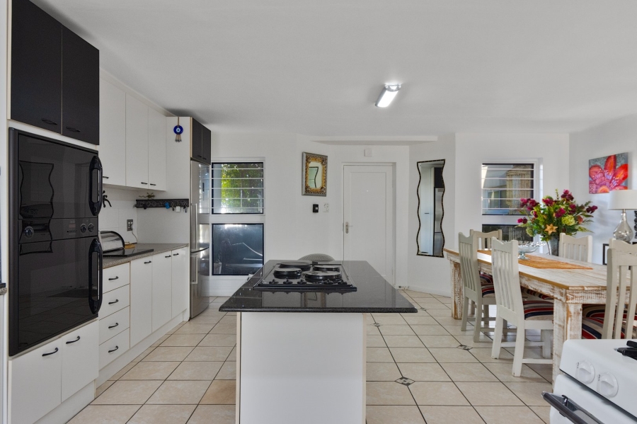3 Bedroom Property for Sale in Cayman Beach Western Cape